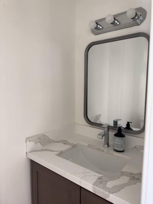 Modern Retreat 1 Mi. From Disney Anaheim Exterior foto